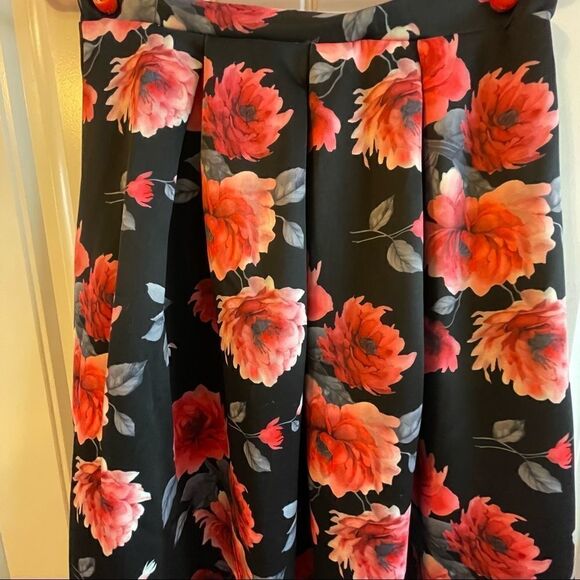 Boohoo Black Floral Full Midi Skater Skirt; SZ 8; Excellent Used Condition - Picture 5 of 8